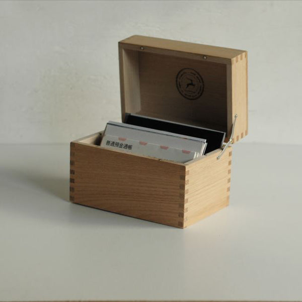 Classiky Chesnut Postcard Case